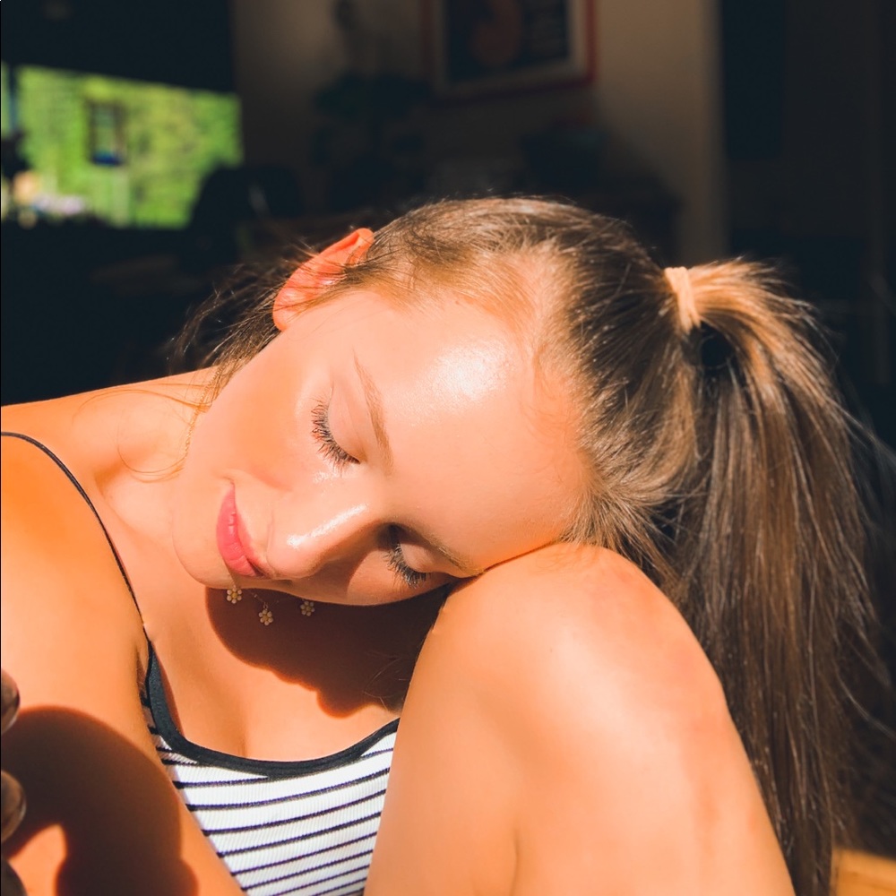 Meet your Posher, April